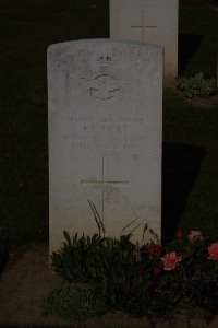 St. Souplet British Cemetery - Holt, John Leonard