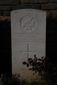 St. Souplet British Cemetery - Jones, R C