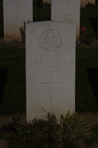 St. Souplet British Cemetery - Knight, J N E