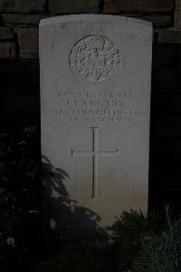 St. Souplet British Cemetery - Langtry, J