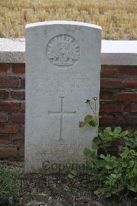 Le Cateau Military Cemetery - Annett, Ernest Hugh William