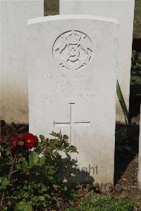 Le Cateau Military Cemetery - Aplin, E