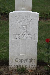 Hanover War Cemetery - Alder, George