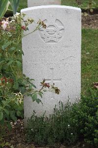 Hanover War Cemetery - Annis, Lloyd Dyer