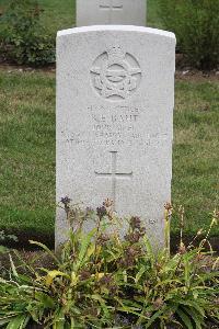 Hanover War Cemetery - Baht, Ralph Edmund