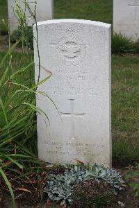 Hanover War Cemetery - Baker, Donald