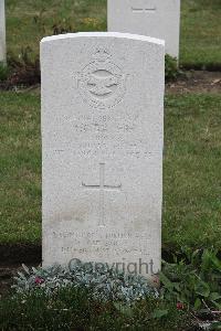 Hanover War Cemetery - Baker, Terence Charles