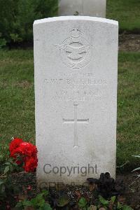 Hanover War Cemetery - Batchelor, George William Frederick