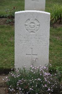 Hanover War Cemetery - Beach, Roy Bernard