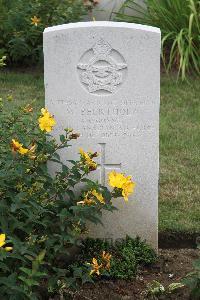 Hanover War Cemetery - Beckthold, William