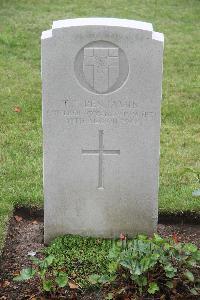 Hanover War Cemetery - Benjamin, Thomas John