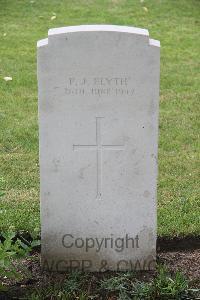 Hanover War Cemetery - Blyth, P J