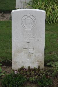 Hanover War Cemetery - Bough, R H