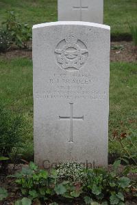 Hanover War Cemetery - Bradley, Robert Joseph