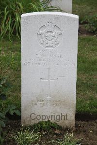 Hanover War Cemetery - Bremner, Eric