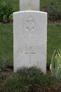 Hanover War Cemetery - Busby, Frederick