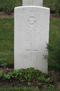 Hanover War Cemetery - Butcher, Leslie Frederick