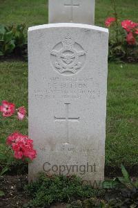 Hanover War Cemetery - Button, Lyle Ewart