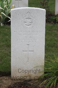 Hanover War Cemetery - Campbell, Wilson