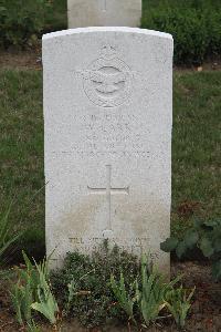 Hanover War Cemetery - Carr, Walter