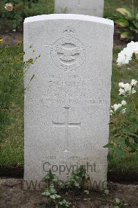 Hanover War Cemetery - Challis, Edward