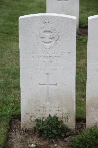 Hanover War Cemetery - Chinery, Roy William