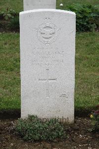 Hanover War Cemetery - Clarke, Roy Desmond Edward