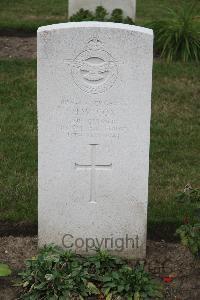 Hanover War Cemetery - Cox, Henry William