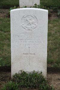 Hanover War Cemetery - Crighton, R F