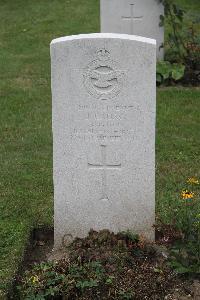 Hanover War Cemetery - Cross, John