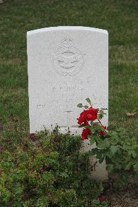 Hanover War Cemetery - Daye, Ronald Ernest