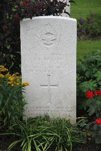 Hanover War Cemetery - Deacon, Victor George