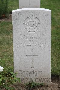 Hanover War Cemetery - Depew, Douglas George