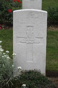 Hanover War Cemetery - Devine, Joseph