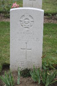 Hanover War Cemetery - Douglas, William John