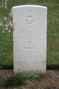 Hanover War Cemetery - Downer, George Lionel