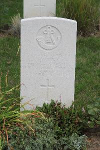 Hanover War Cemetery - Duke, Victor Douglas