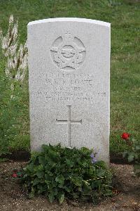 Hanover War Cemetery - Elcoate, William Robert