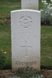 Hanover War Cemetery - Elliott, Donald James