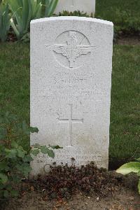 Hanover War Cemetery - Elliott, Seth