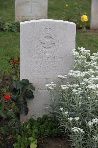 Hanover War Cemetery - Emery, Trevor George