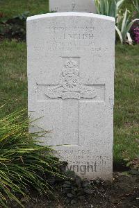 Hanover War Cemetery - English, Thomas Francis