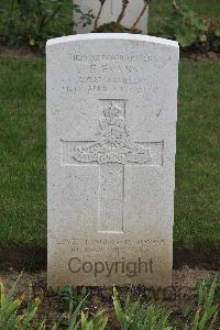 Hanover War Cemetery - Evans, Edward