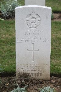 Hanover War Cemetery - Everest, Dennis