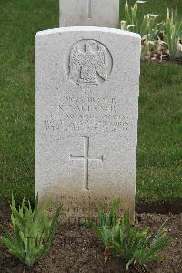 Hanover War Cemetery - Faulkner, Kenneth