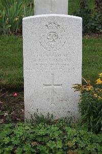 Hanover War Cemetery - Garnham, L G