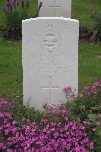 Hanover War Cemetery - Giles, John Cecil