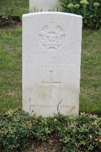 Hanover War Cemetery - Gill, Joseph Thomas