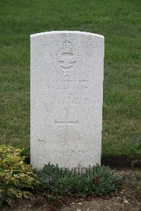 Hanover War Cemetery - Gracie, Edward John