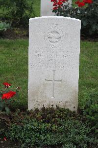 Hanover War Cemetery - Hall, Harry Ernest